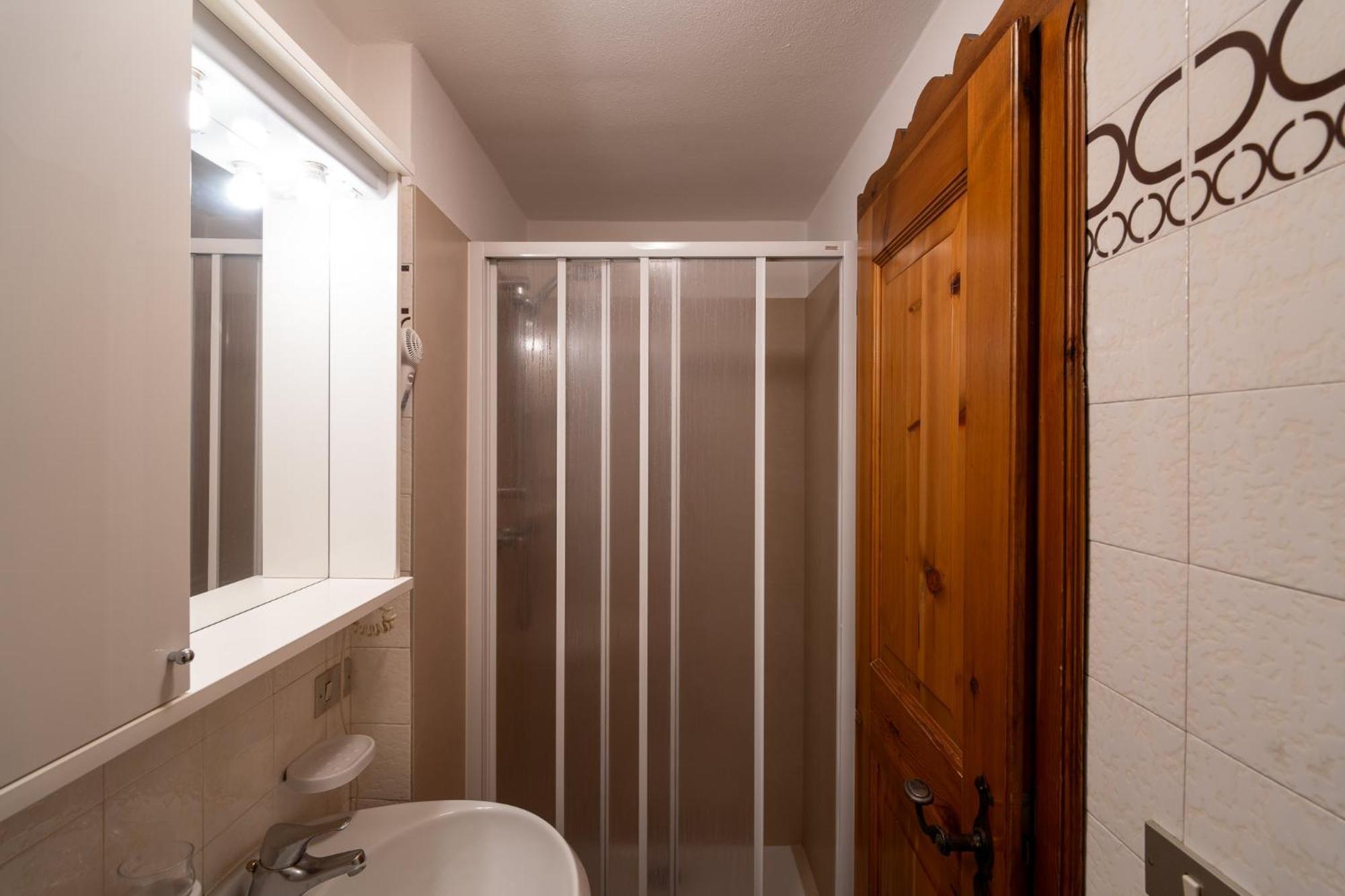 ليفينو Residence L'Arcobi المظهر الخارجي الصورة